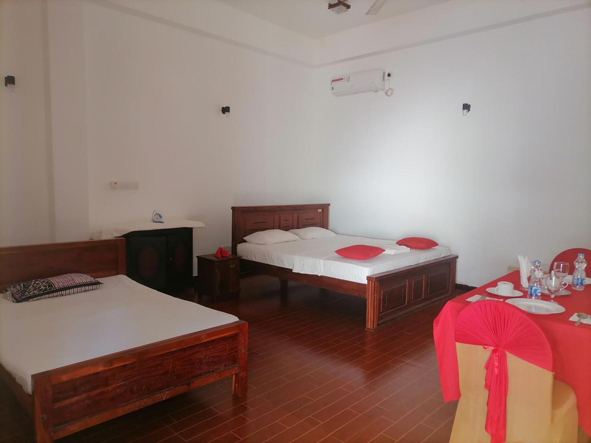 Avanya Hotel And Reception Hall Angunakolapelessa Exterior foto
